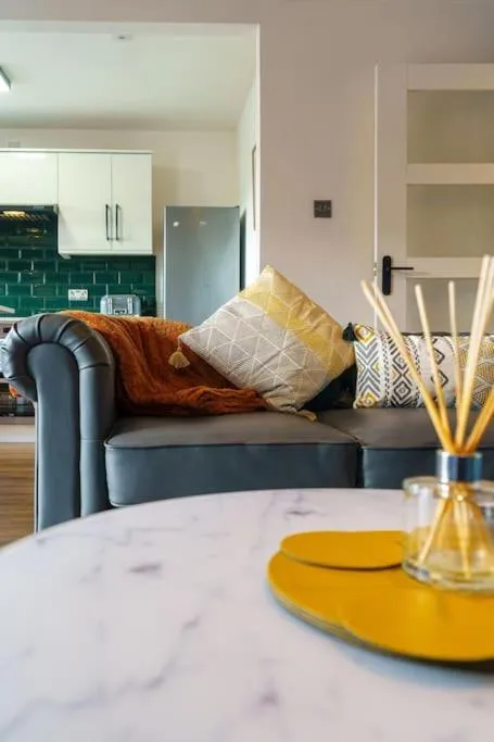 Image 5 of New Slick Finnieston Pad w/ Free Parking