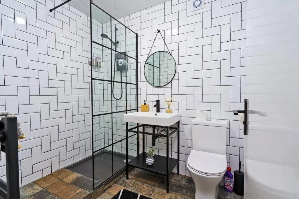 Image 6 of New Slick Finnieston Pad w/ Free Parking