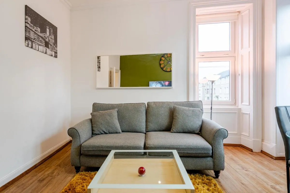 Image 2 of Newly Furnished Flat 4 Minutes Walk To Metro