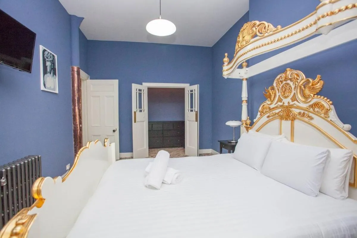 Image 2 of Pass the Keys Artistic and Stylish 2 Bedroom Flat in City Centre