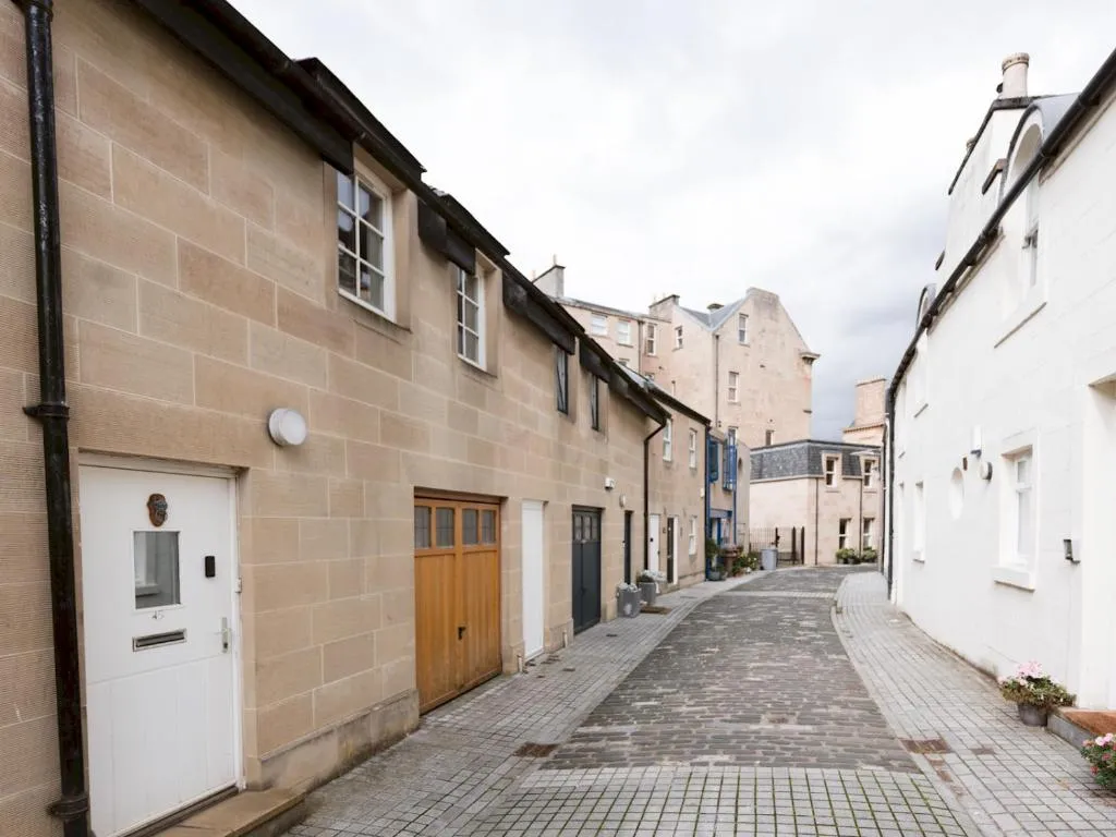 Image of Pass the Keys Beautiful Unique 3Bed Mews Cottage House