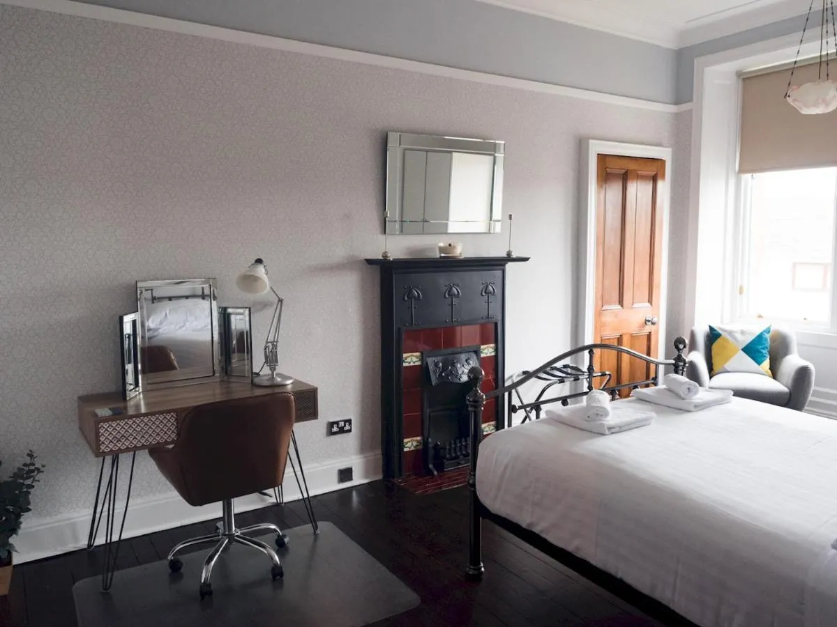 Image 1 of Pass the Keys Beautiful, traditional 2 bed flat w free parking