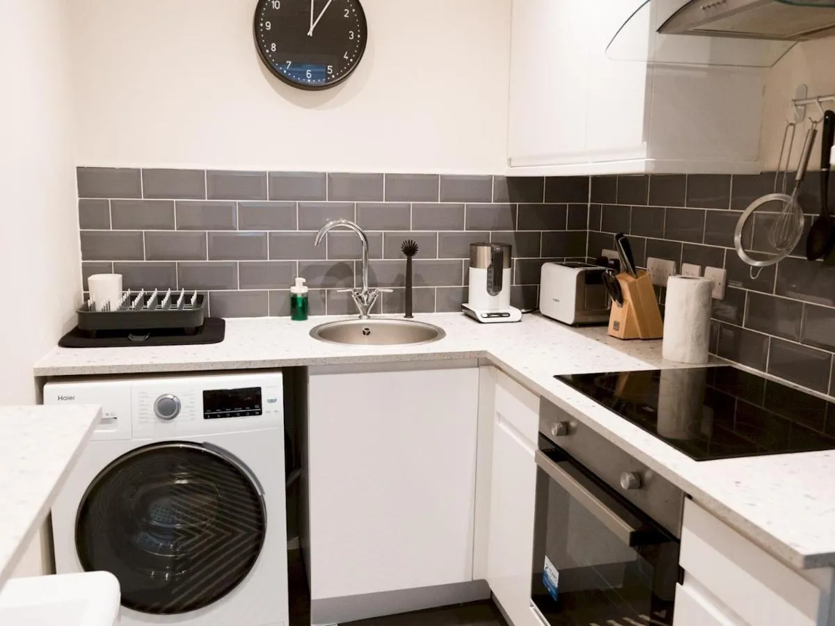 Image 5 of Pass the Keys PER7 FM Nice 1 Bed Ground Floor Flat near Cessnock Subway