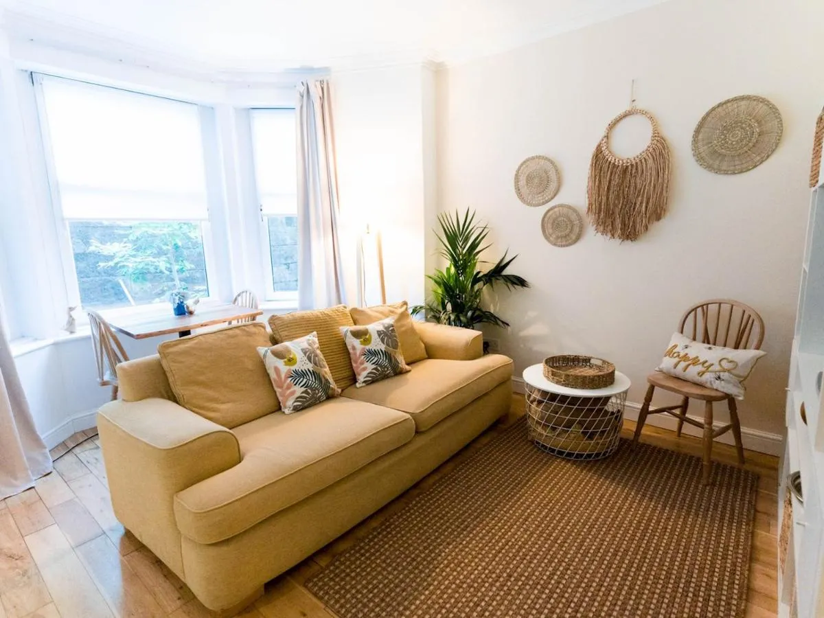 Image 2 of Pass the Keys West End Studio Kelvingrove Park Museum