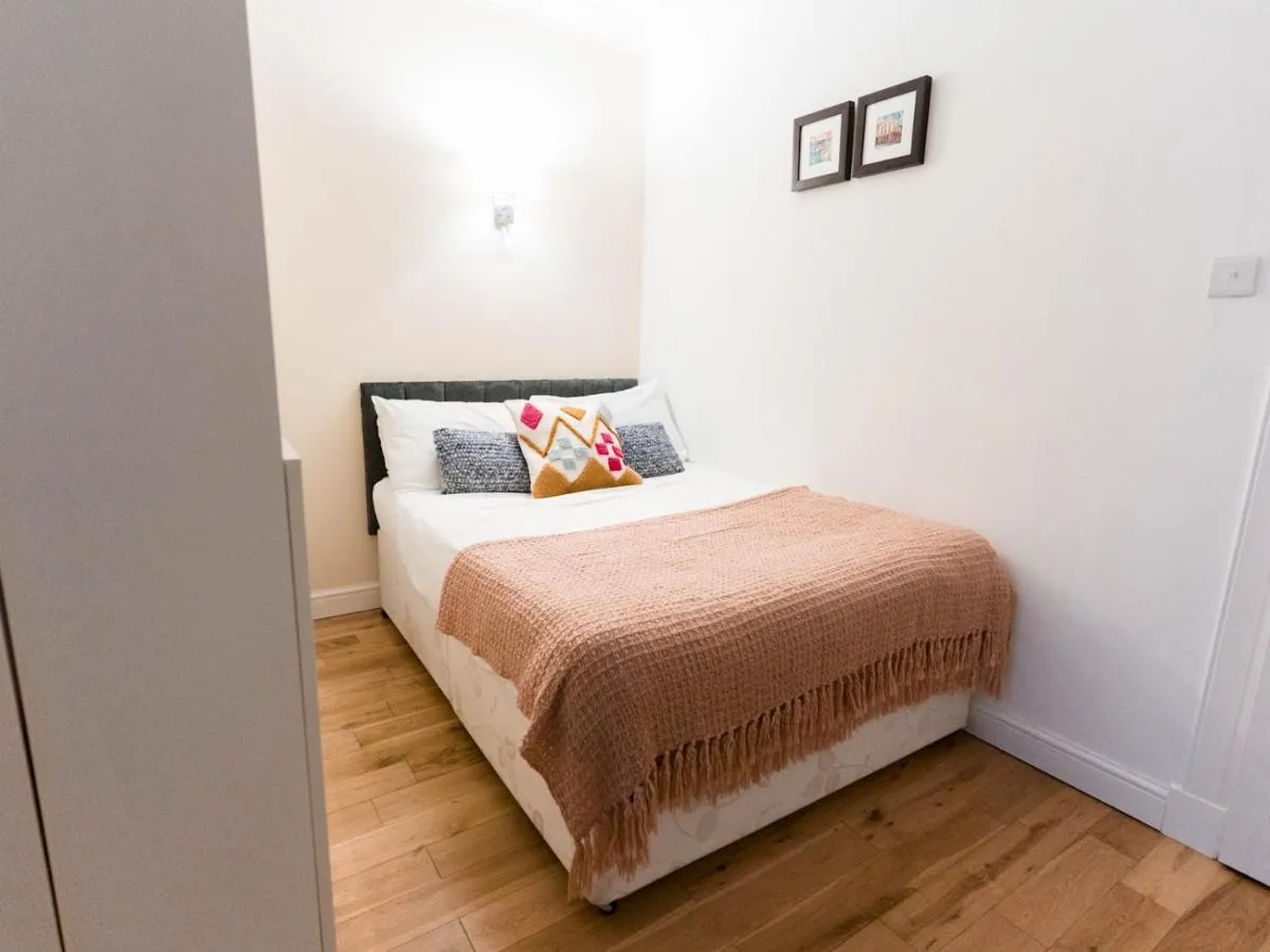 Image 3 of Pass the Keys West End Studio Kelvingrove Park Museum