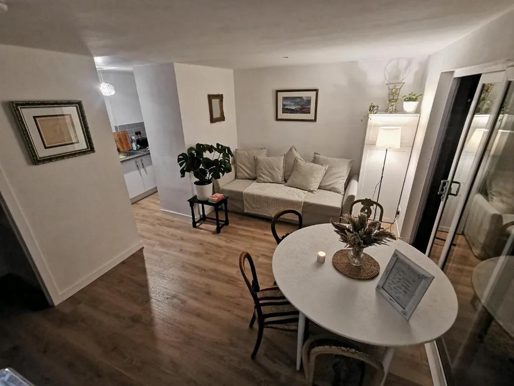 Image of Peaceful house in the heart of Glasgow city, close to Queen Elizabeth Hospital and Govan subway, Free Private Parking