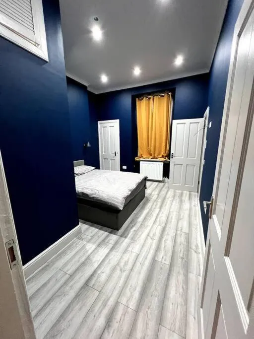 Image 3 of Queens Park Area, Beautiful vibrant ground floor Apartment Lovely