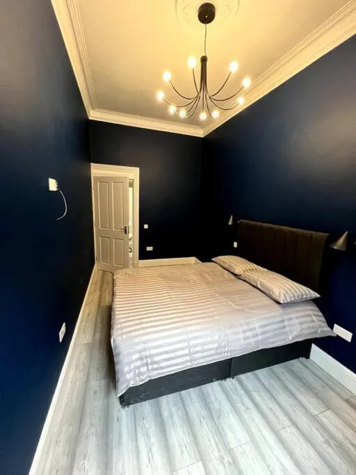 Image 4 of Queens Park Area, Beautiful vibrant ground floor Apartment Lovely