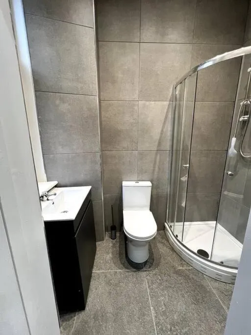 Image 5 of Queens Park Area, Beautiful vibrant ground floor Apartment Lovely