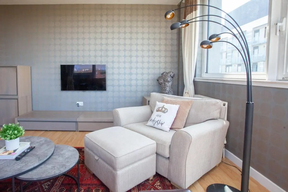 Image 4 of Riverside Flat with Stunning Views