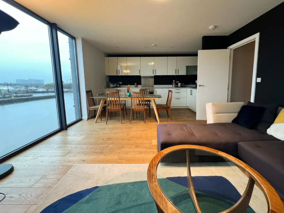 Image 5 of Riverside Retreat with Spectacular Views Glasgow