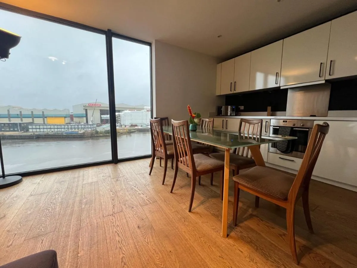 Image 6 of Riverside Retreat with Spectacular Views Glasgow