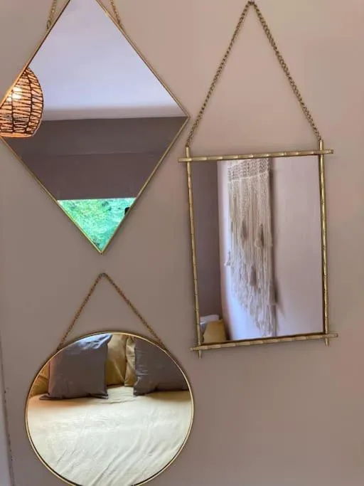 Image 3 of Rustic Top Floor West End Pad With Balcony, Parking next to Byers Road, Aston Lane, Glasgow Uni