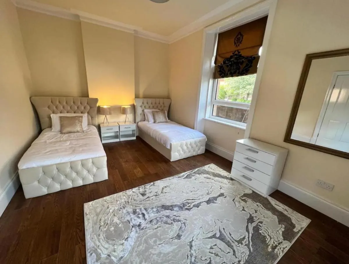 Image 4 of Southside Paradise Glasgow