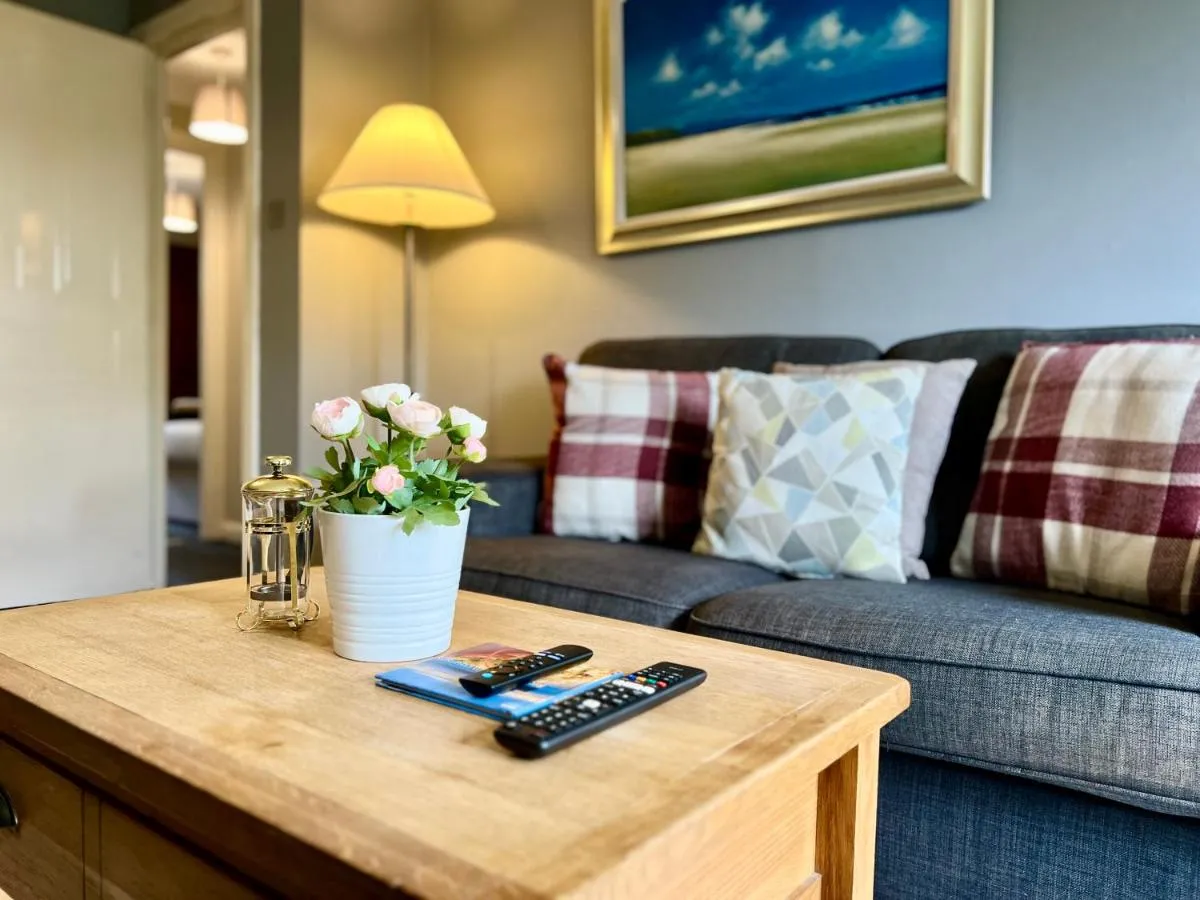 Image 2 of Spacious 2 Bed-Flat in Glasgow City – Free Parking