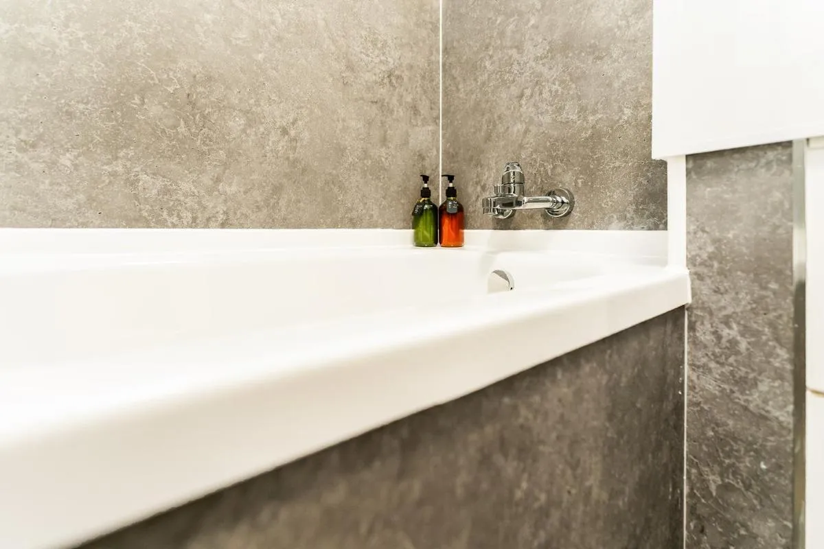 Image 5 of Spacious 2-Bedroom Main Door Apartment With Private Parking