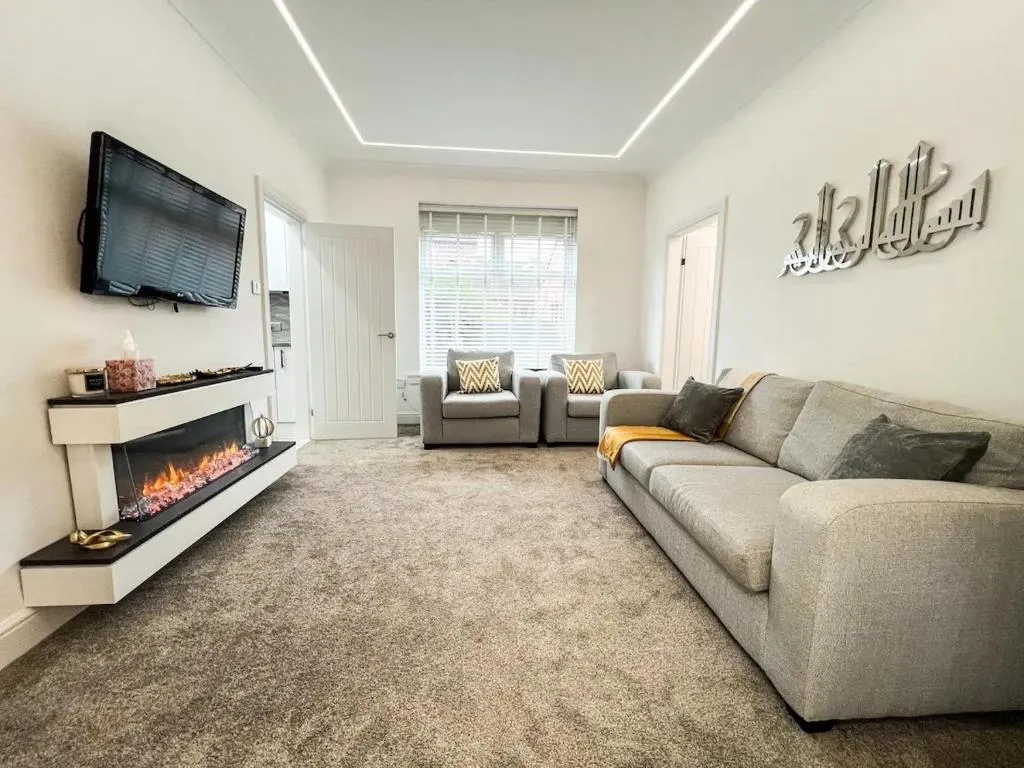 Image of Spectacular Modern Glasgow Home Luxury King Bed