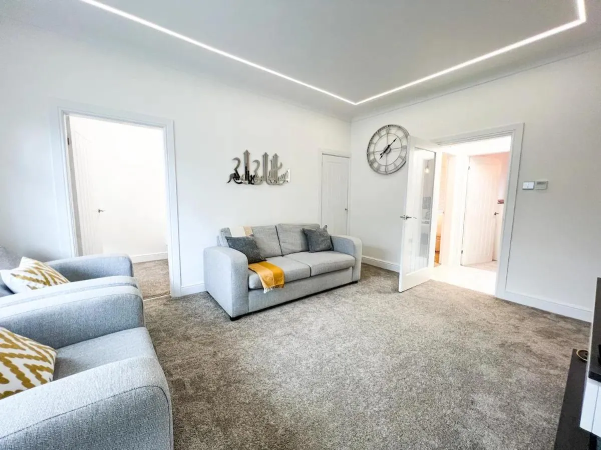 Image 3 of Spectacular Modern Glasgow Home Luxury King Bed