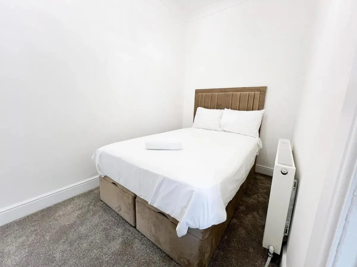 Image 2 of Spectacular Modern Glasgow Home Luxury King Bed