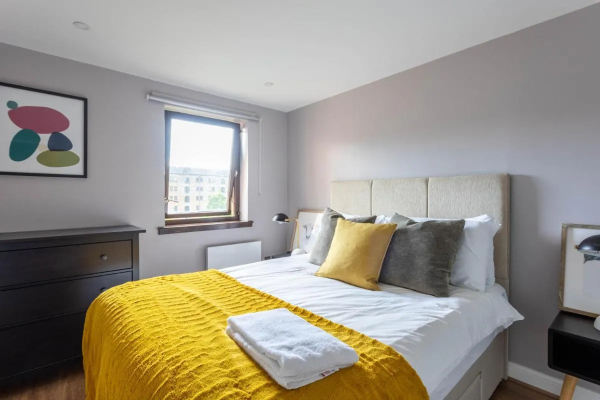 Image 1 of Stunning 1 Bed Merchant City Apartment with Parking