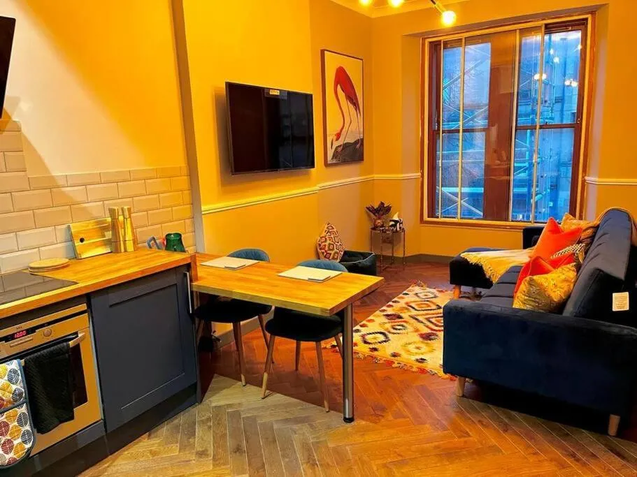 Image 1 of Stunning 1 bed Apt in West End