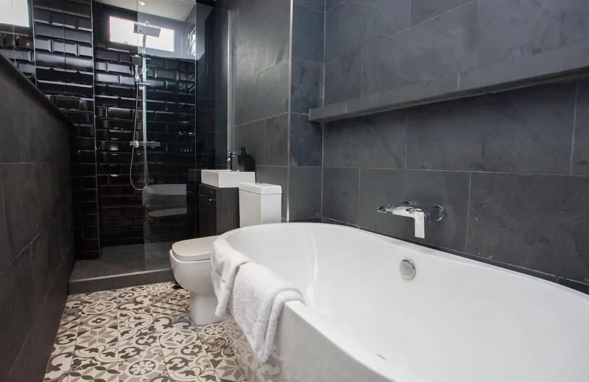 Image 6 of Stunning 2 Bed in Ideal Location