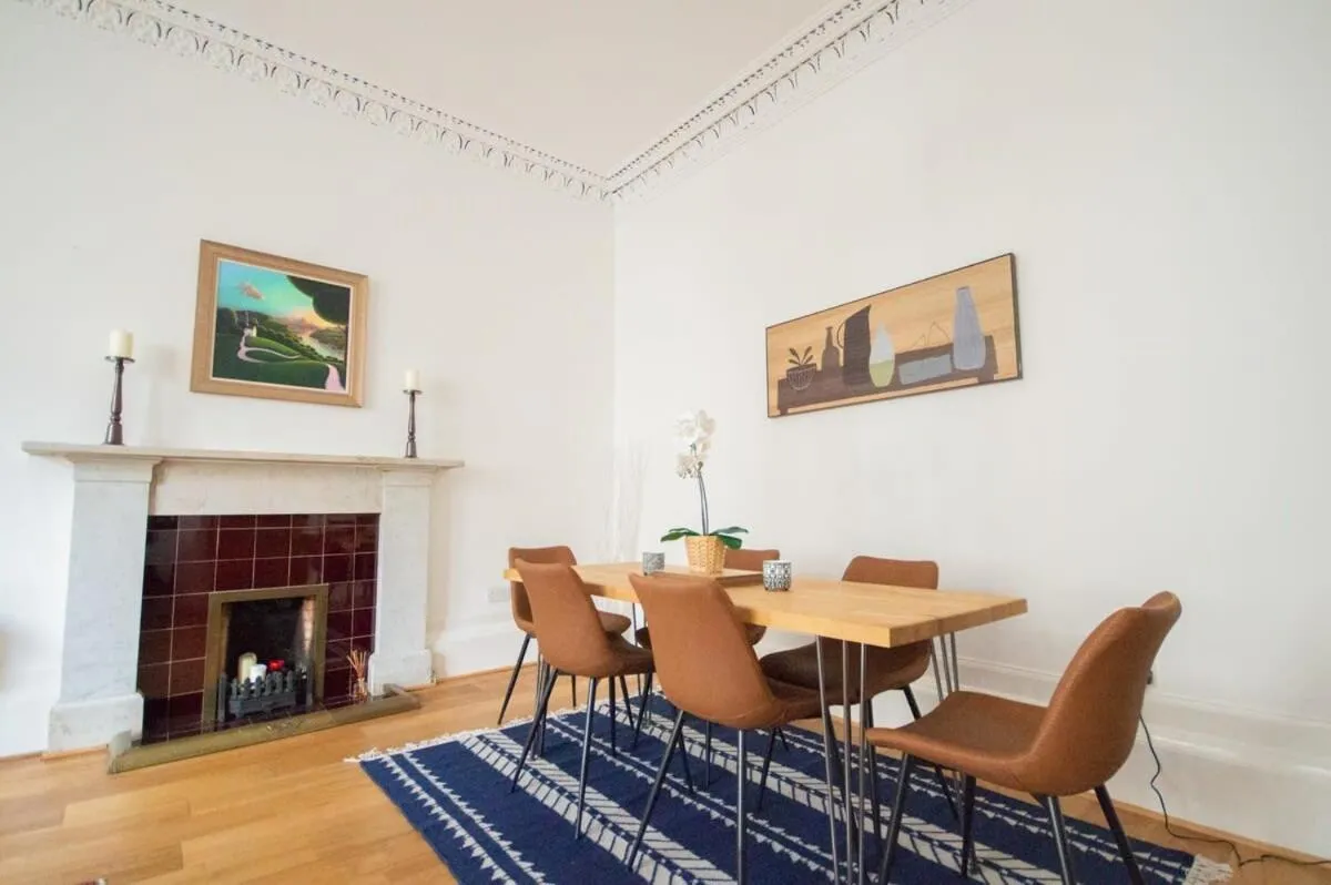 Image 2 of Stunning 3 Bed Flat in the Heart of the West End