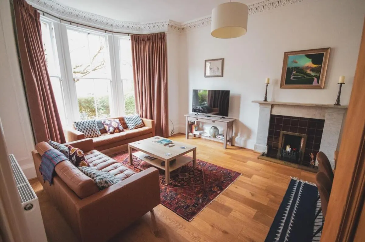 Image 3 of Stunning 3 Bed Flat in the Heart of the West End
