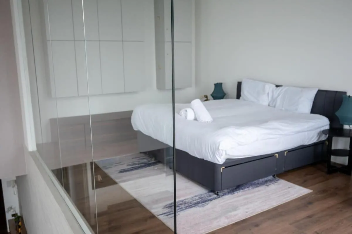 Image 6 of Stunning 3 Bed Penthouse in West End