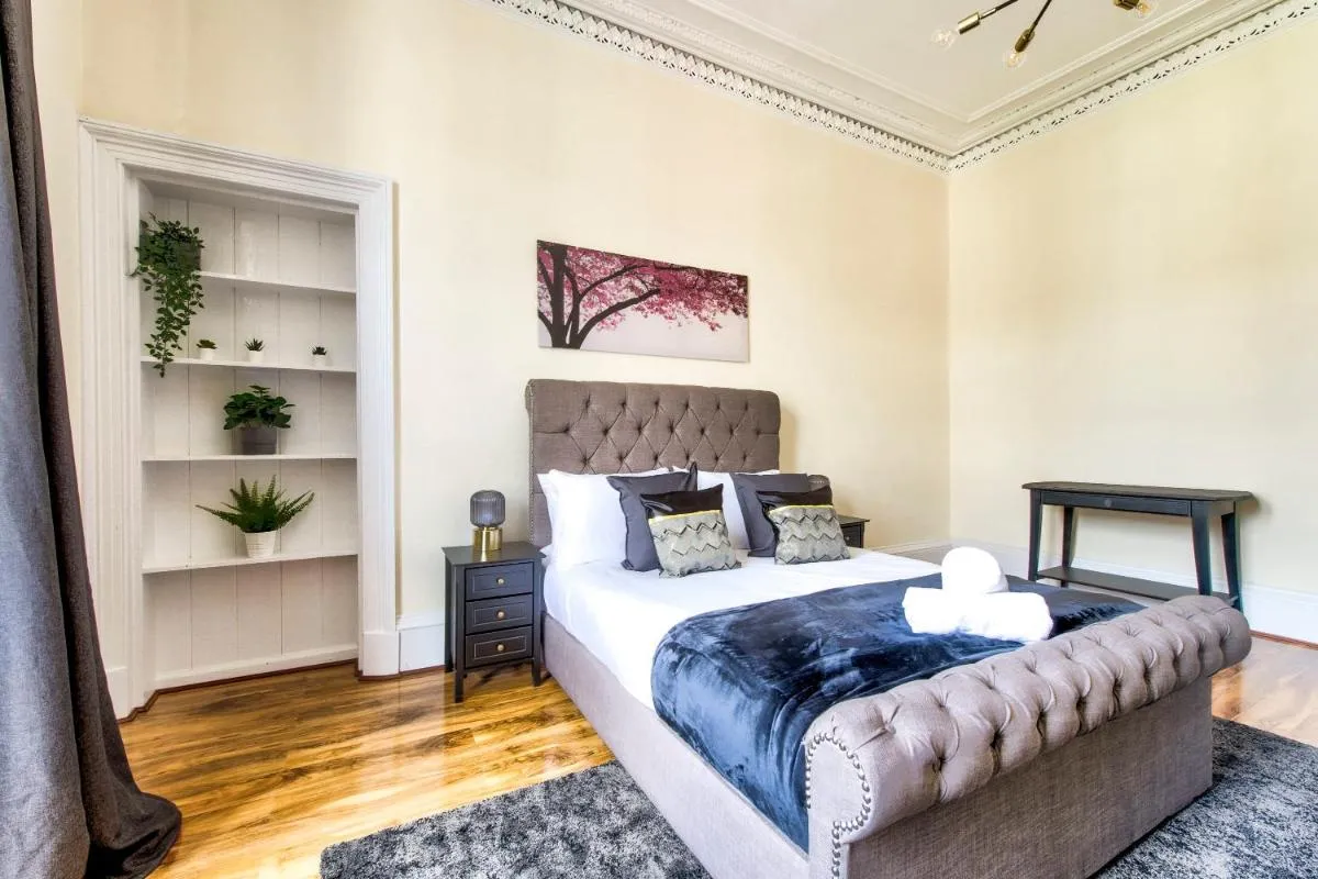 Image 1 of Stunning 5 bedroom apt, close to city centre, SEC, Hydro and motorway