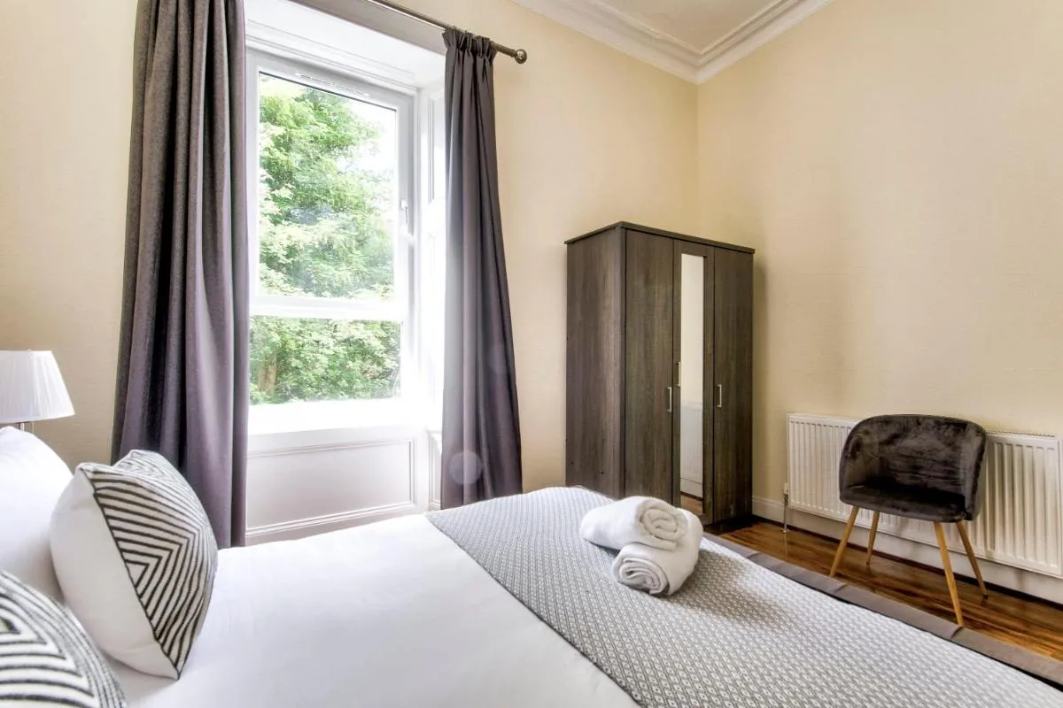 Image 6 of Stunning 5 bedroom apt, close to city centre, SEC, Hydro and motorway