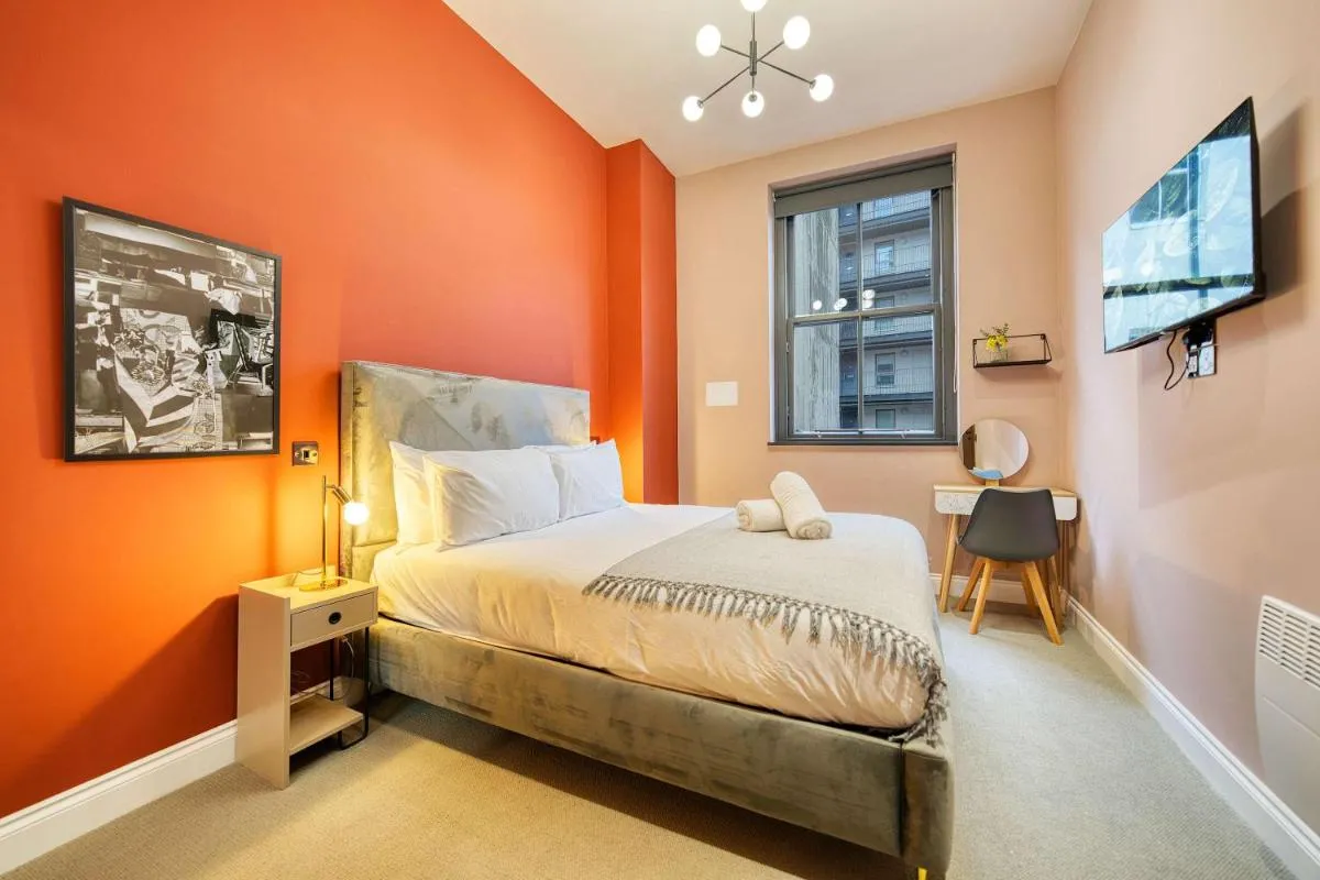 Image 4 of Stunning Central Station 2 Bed Apartment B4