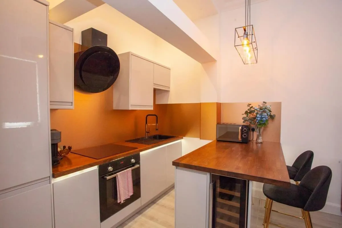 Image 1 of Stunning Flat in West End Location