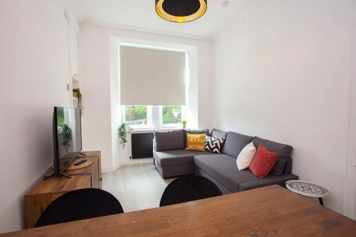 Image 4 of Stunning Flat in West End Location