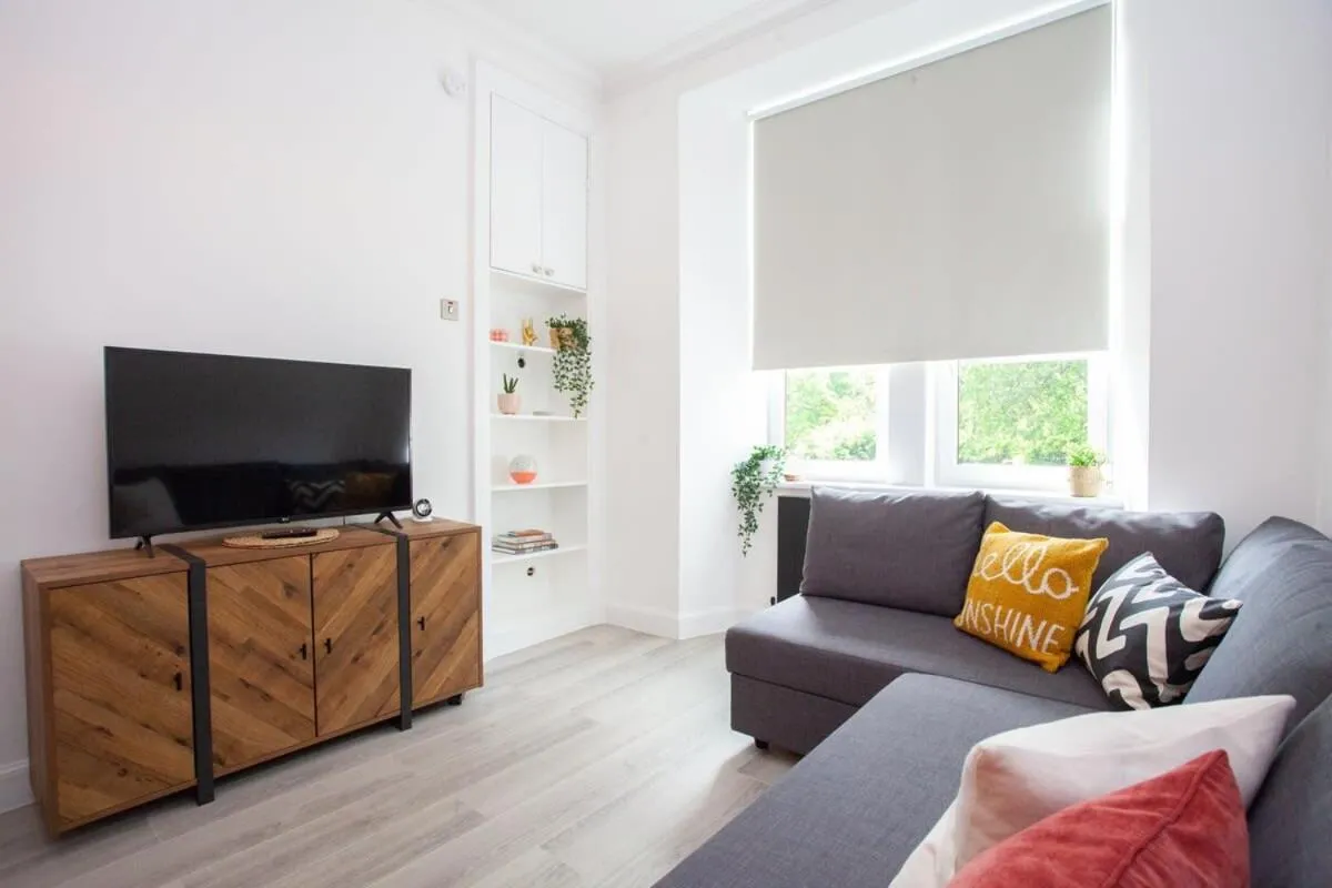 Image 5 of Stunning Flat in West End Location