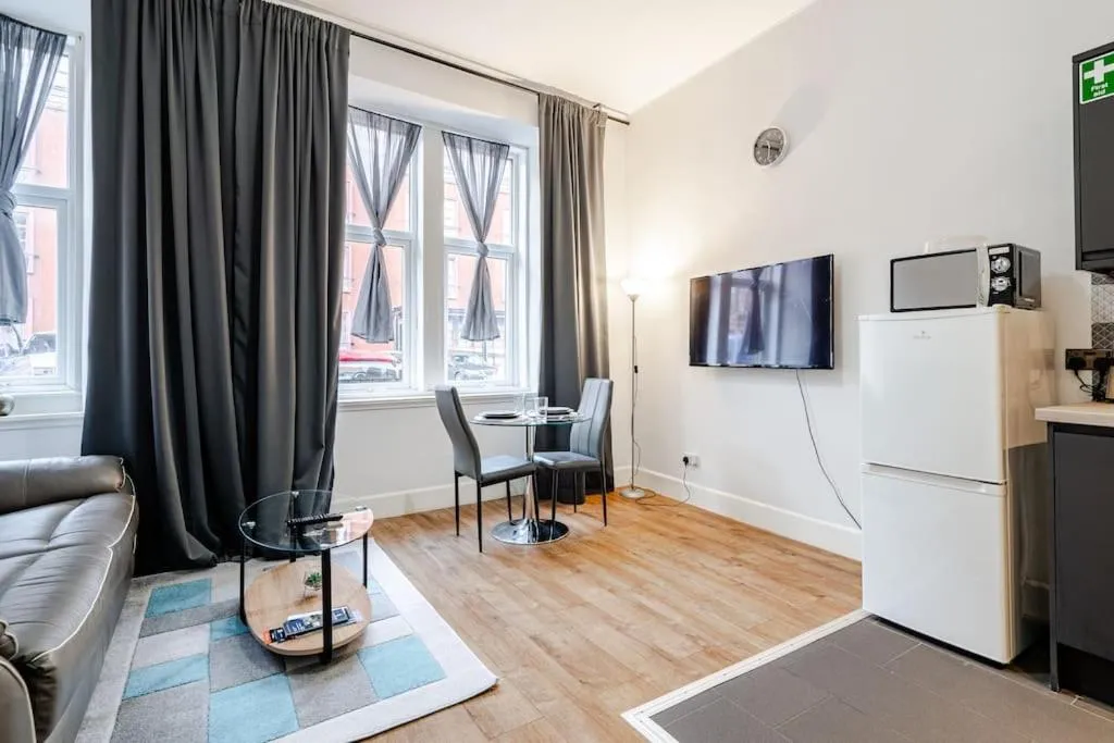 Image of Stunning Ground Floor flat in Southside.