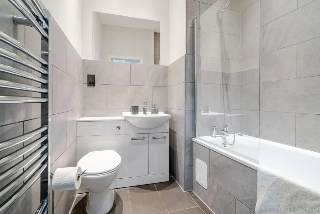 Image 5 of Stunning Ground Floor flat in Southside.