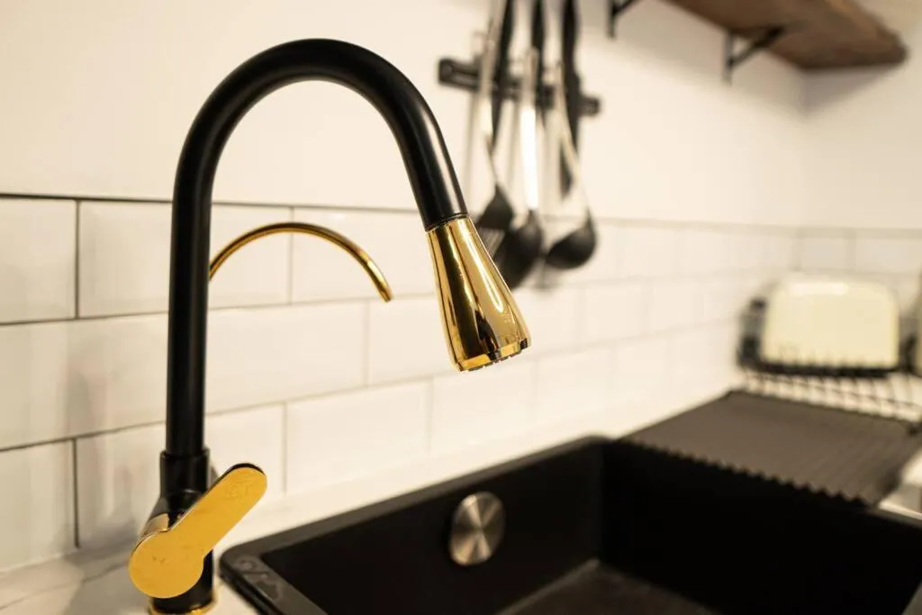 Image 5 of Stylish City Pad with Free Private Parking