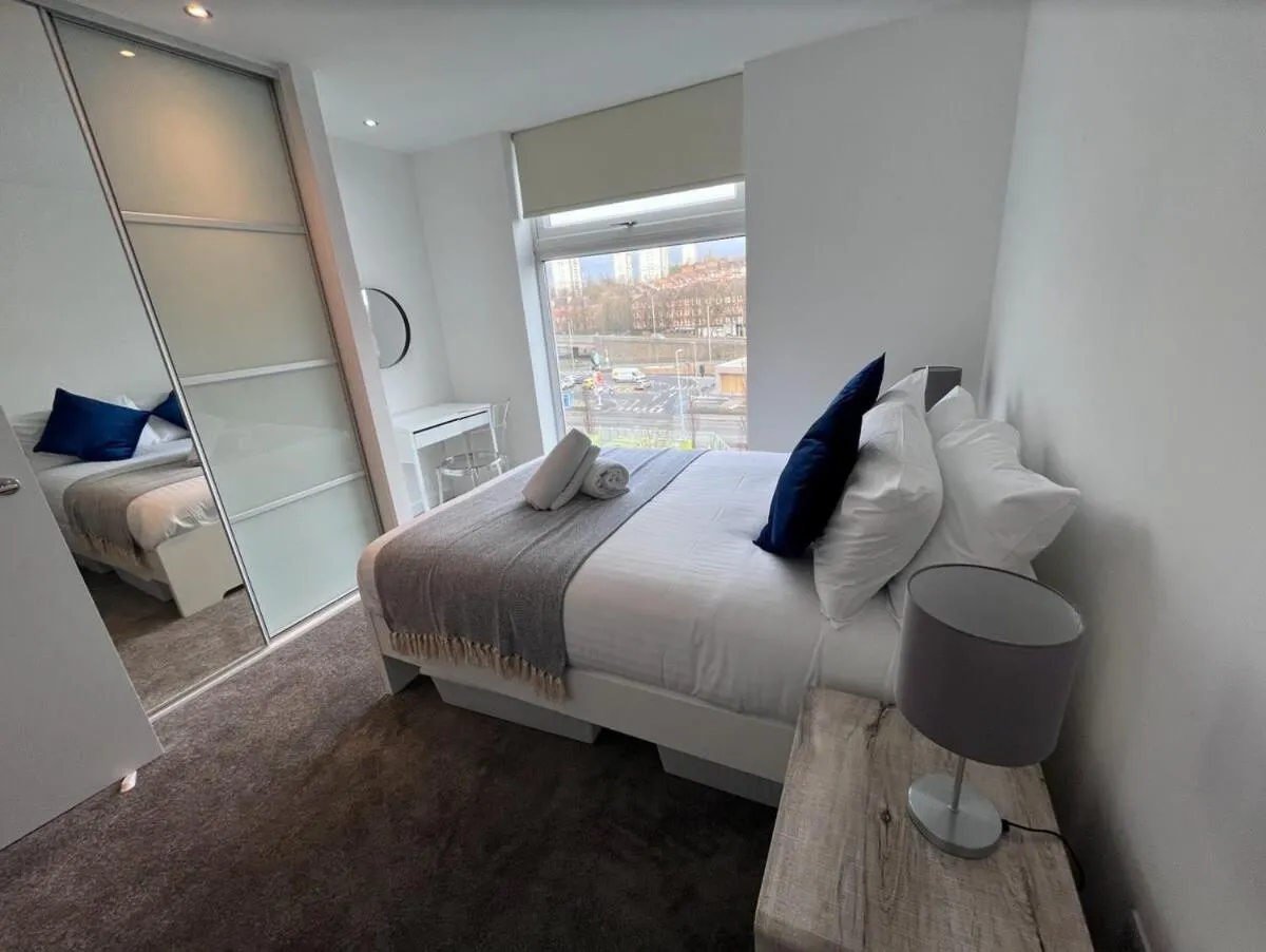 Image 6 of Stylish Newly Decorated 2 Bed