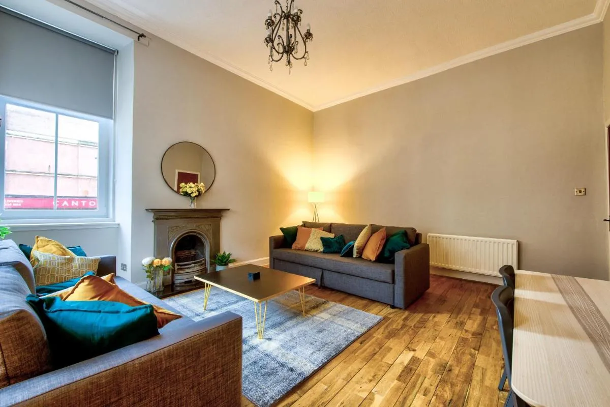 Image 2 of Stylish & Spacious 3 Bedroom Apt in Finnieston, West End