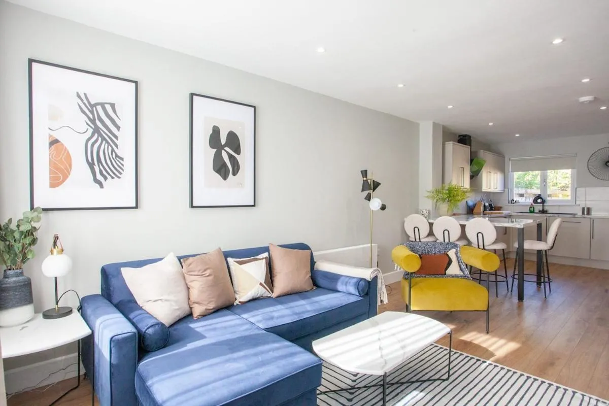 Image 3 of Stylish and Modern 2 Bed House