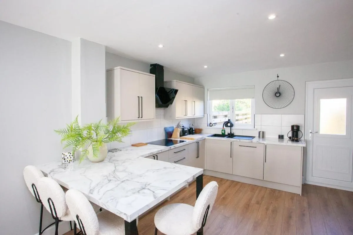 Image 2 of Stylish and Modern 2 Bed House