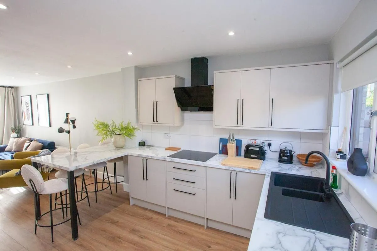 Image 4 of Stylish and Modern 2 Bed House