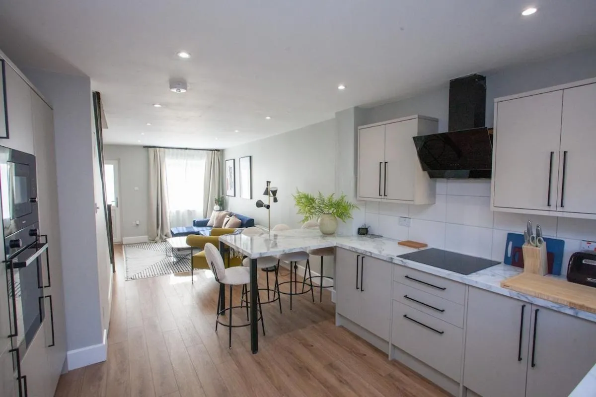 Image 5 of Stylish and Modern 2 Bed House