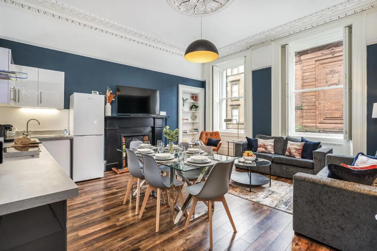 Image 3 of The Renfrew Residence 4-bedroom, city centre