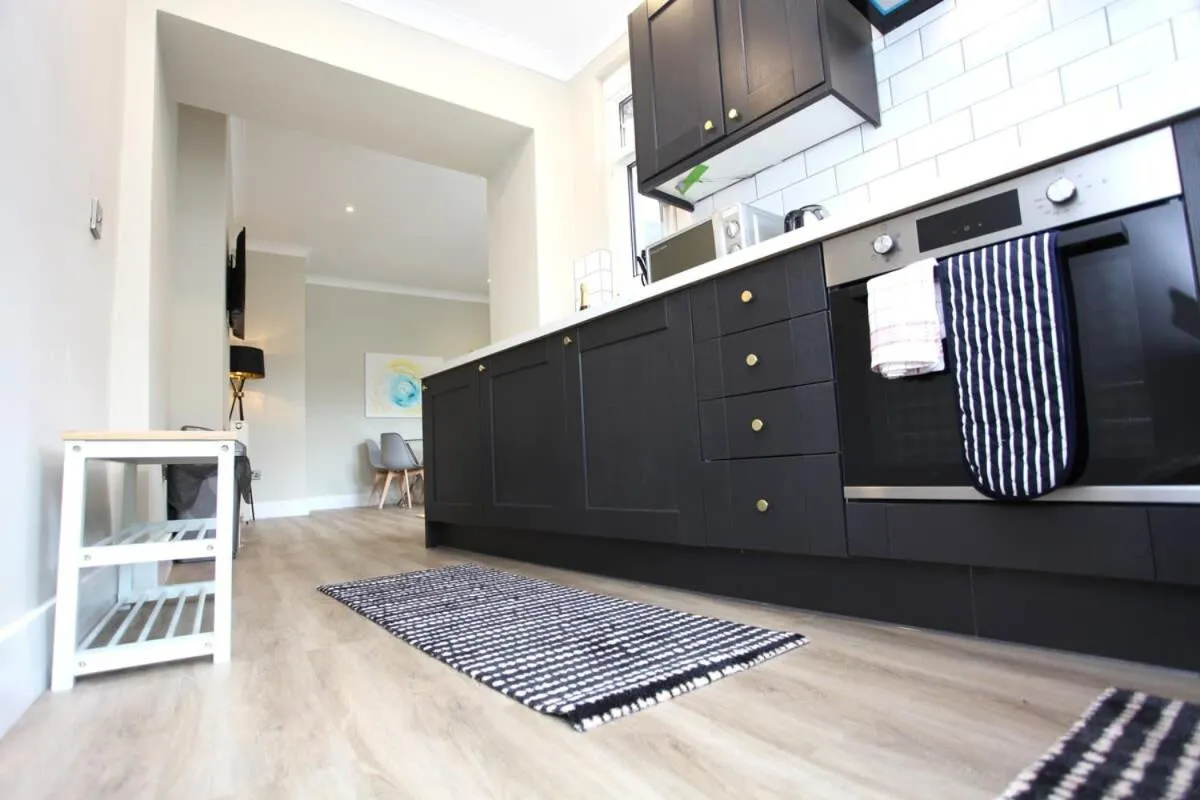 Image 4 of Three Bedroom Upper Flat in Jordanhill