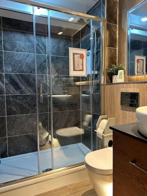 Image 6 of Top Floor of the building, spectacular views!