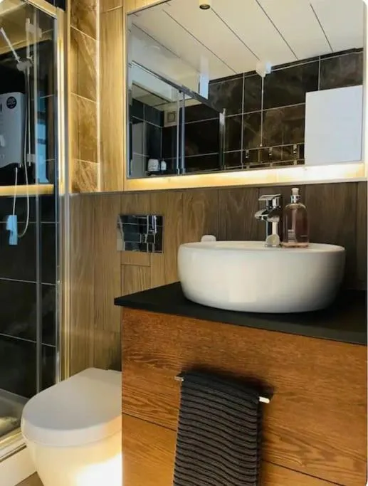 Image 4 of Top Floor of the building, spectacular views!