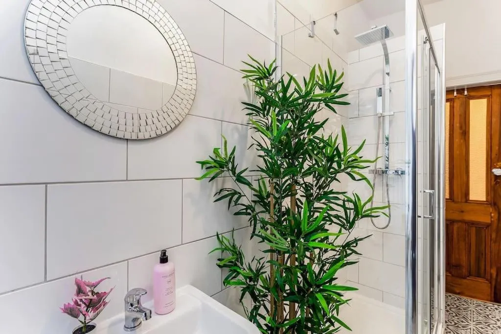 Image 2 of Traditional 1-Bed Flat in Southside (Hampden/Shawlands)