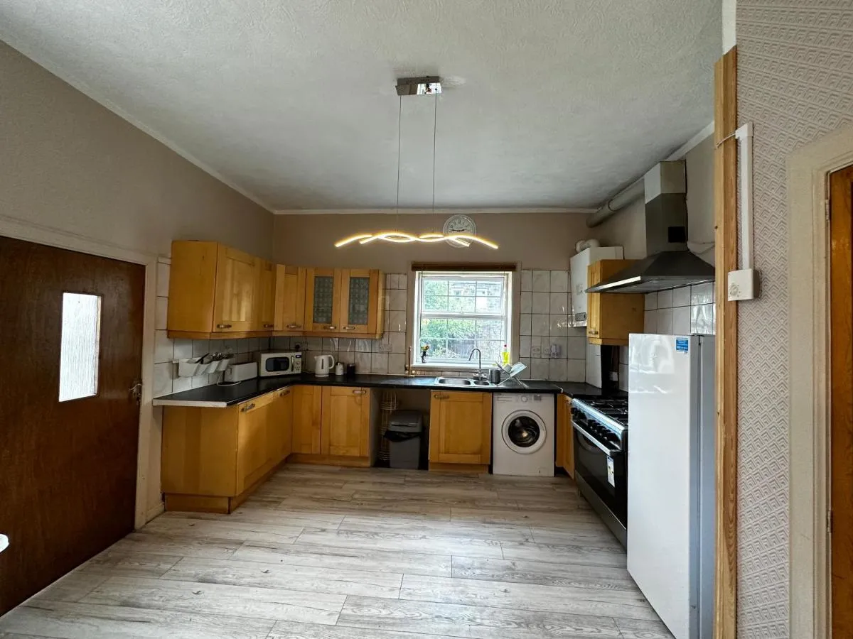 Image 6 of Traditional 5 Bedroom House Free Parking Central Glasgow Westend